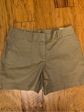 Ann Taylor Khaki Tailored 6” Shorts NWT
